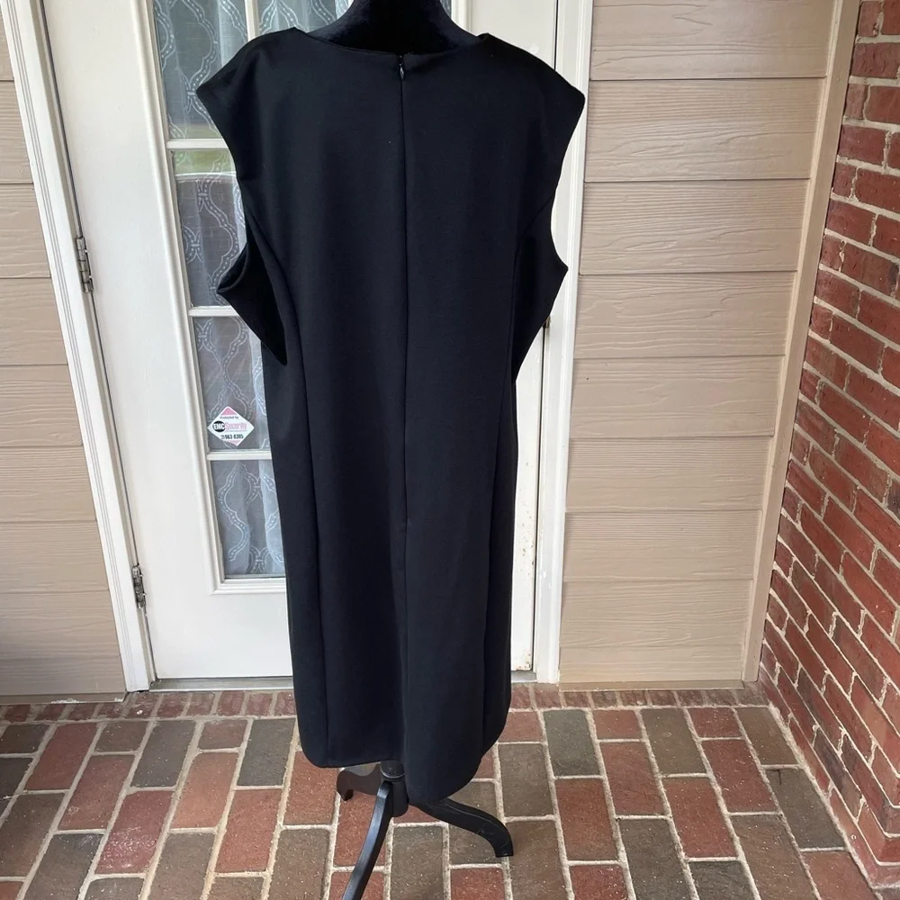 Shelby & Palmer Monochrome Dress - Picture 2 of 3